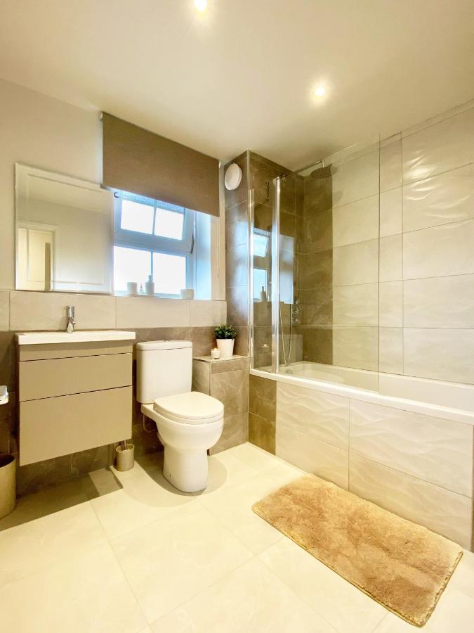 Perfect Location- 5 Minutes From Tower Bridge ! 8 Minutes Walk From Tube Appartamento